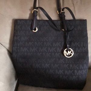 Black shoulder tote